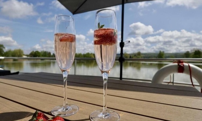 Godelheim Apartment | Cozy Houseboat for 5 Guests with Ocean View in Höxter