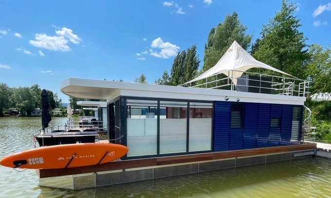 Godelheim Apartment | Cozy Houseboat for 6 Guests with Oceanfront Views in Höxter