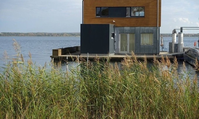 Vetschau/Spreewald Apartment | Cozy Houseboat for 5 with Ocean View in Vetschau