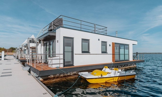 Laasow Apartment | Cozy Houseboat for 6 Guests with Oceanfront Views