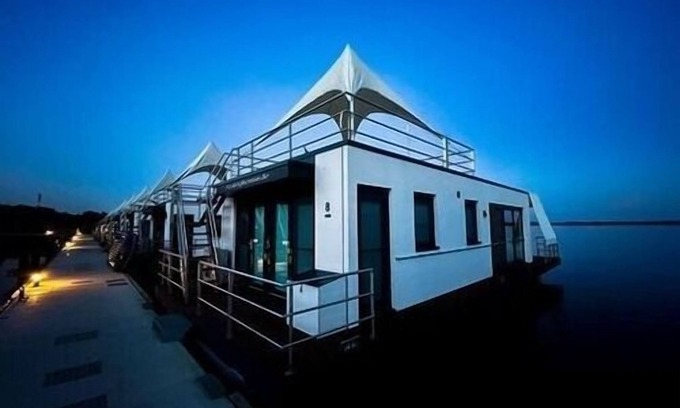 Laasow Apartment | Unique Houseboat for 6 Guests in Scenic Vetschau