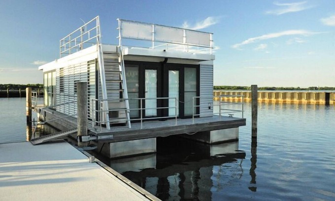 Ribnitz-Damgarten Boat Rental | Discover Hausboot Floating House Leni in Ribnitz-Damgarten