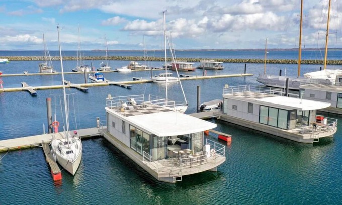 Tarnewitz Boat Rental | Cozy Houseboat in Boltenhagen with Family-Friendly Amenities