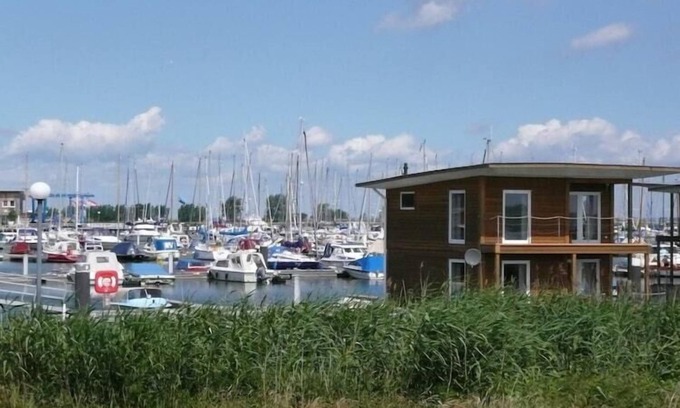Ostvorpommern House | Hausboot in Kroeslin am Bodden