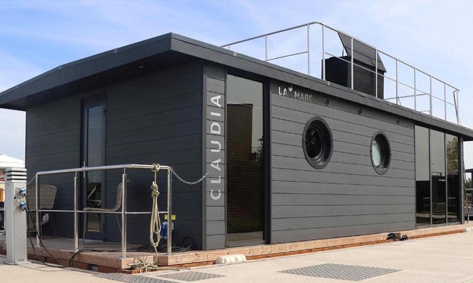 Weyhe Apartment | Guest Favorite: Hausboot La Mare Claudia with Family-Friendly Dining