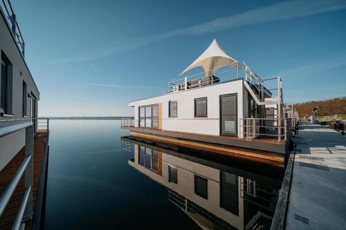 Vetschau/Spreewald Boat Rental | Seaside Escape at Hausboot Seeblick - Family Friendly Stay
