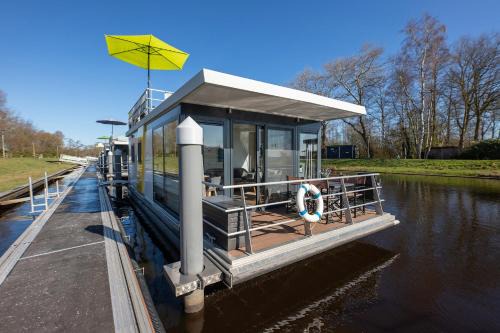 Bad Bederkesa House | Hausboot "Seemaid"