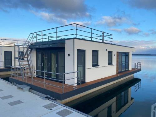 Laasow Boat Rental | Experience Tranquility at Hausboot Seensucht - LP14