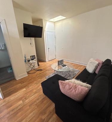 North Philadelphia East Apartment | Discover the Vibe at Hause of Vibe Temple Campus