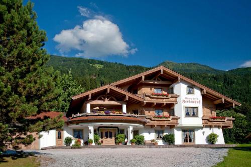 Hart im Zillertal Apartment | Discover Hauser's Ferienhof: Family-Friendly Getaway