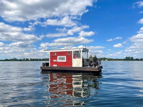 Dargun Boat Rental | Experience Hausfloßvermietung by Kummerower See's Beach