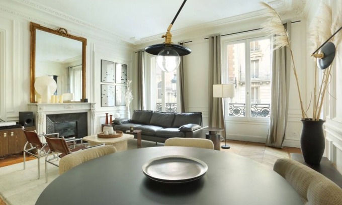 Quartier de la Place-Vendome Apartment | Haussmannian apartment