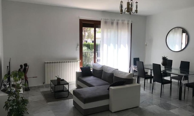 Carnoux-en-Provence Apartment | Stylish Renovated Home with Garage - Guest Rated 9.3