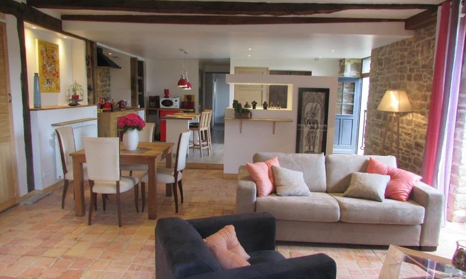 Lehon House | Pet-Friendly Hauts De La Brancherie with 9.6/10 Rating