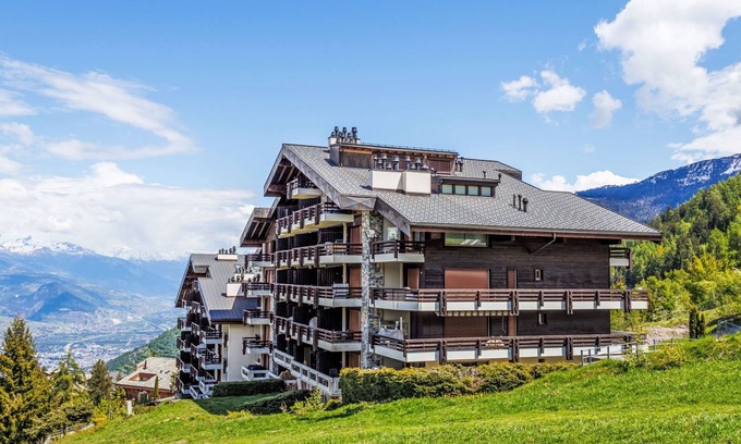 Saint-Pierre-de-Clages Apartment | Exceptional Hauts de Nendaz F3 with lake views & spa