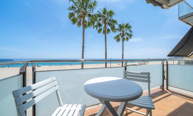 Torredembarra Apartment | Beachfront Haven: Hauzify I Apartament Colon 1B Awaits