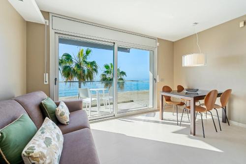 Torredembarra Apartment | Oceanfront Getaway at Hauzify I Apartaments La Martina