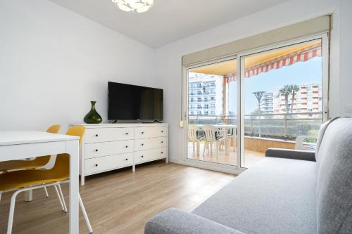 La Pineda Apartment | Cozy Hauzify I Apartament Solpins with Oceanfront Views