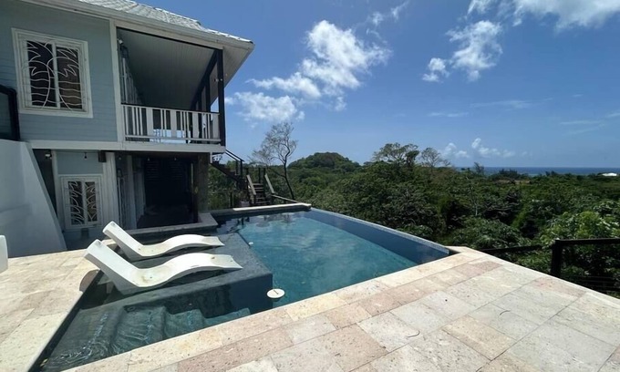 Milton Bight House | Indulge in Privacy and Ocean Views at Paradise Retreat