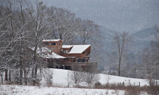 Chickamauga Cabin | Ideal Getaway for Family Retreats with Private Pool & Spa