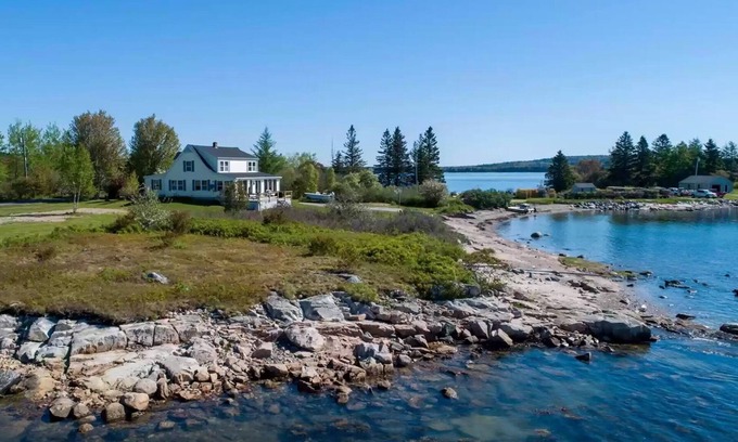 Steuben House | Unforgettable Family Getaway at a Beach House Retreat