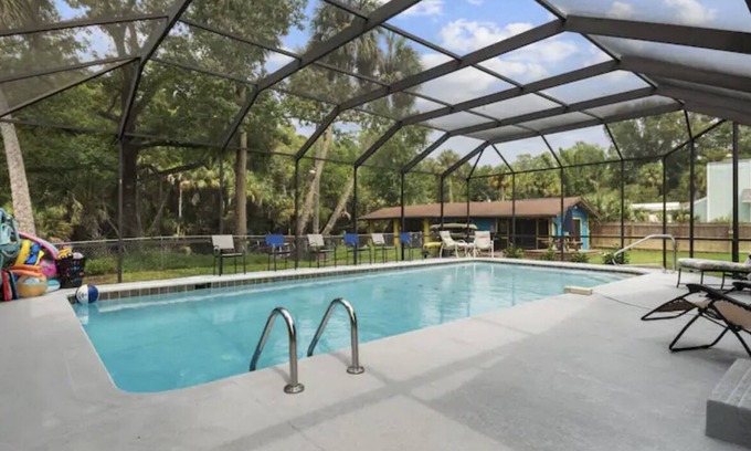 Homosassa House | Delightful Waterfront Retreat in Homosassa with Top Amenities