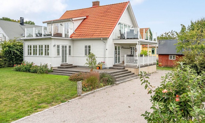 Hallevik House | Haveliden by Interhome