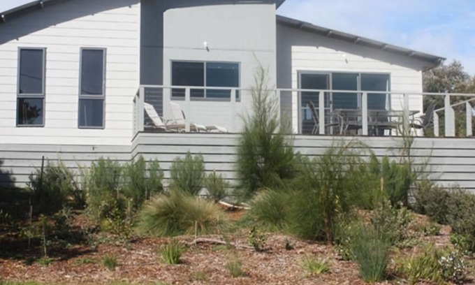 Venus Bay House | Cozy Haven at the Bay - Steps from Town and Ocean Views!