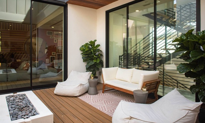 Venice Hotel | Discover Haven Coliving: Spa Retreat with Breakfast Included