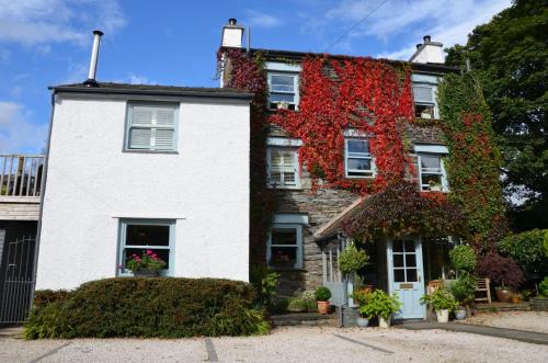Ambleside House | Unforgettable Haven Cottage: 4-Star Stay with Breakfast