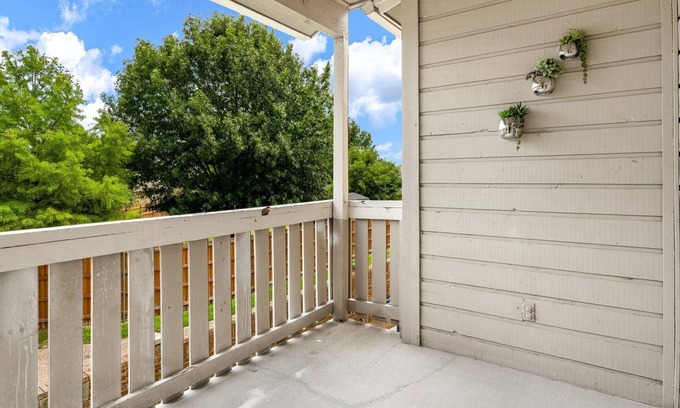 Cowley Condo | Ideal Retreat for Travel Nurses & Digital Nomads