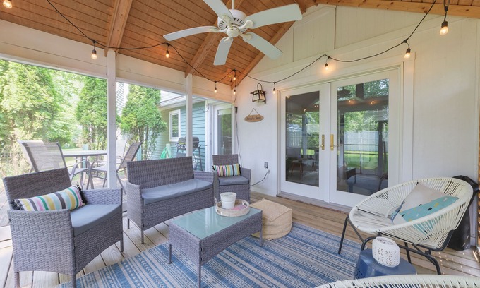 West Wing Estates House | Scenic Haven Hideaway: Oceanfront Escape with Top Amenities