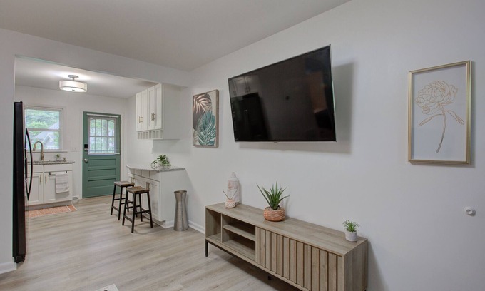 Hapeville Apartment | Discover Haven in Hapeville: Pet-Friendly Getaway Near Downtown