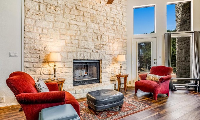 The Hills House | Pet-Friendly Haven in The Hills with Pool & Family Fun