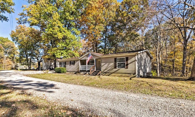 Brownstown House | Getaway Retreat in the Woods with Scenic Ponds and Pets