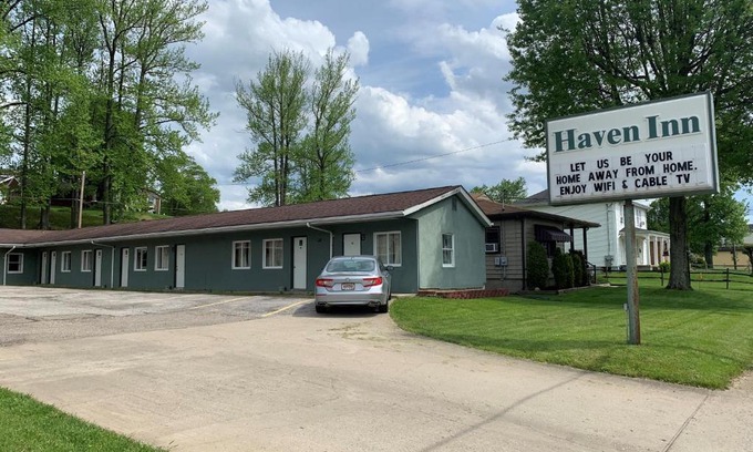 Glen Dale Hotel | Pet-Friendly Haven Inn: Perfect Family Getaway Awaits