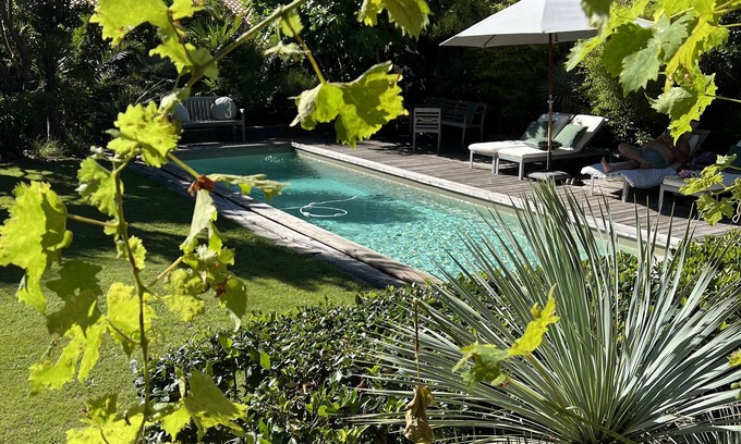 Piraillan Villa | Tranquil Haven - 5 Bedrooms with Pool and Lush Gardens
