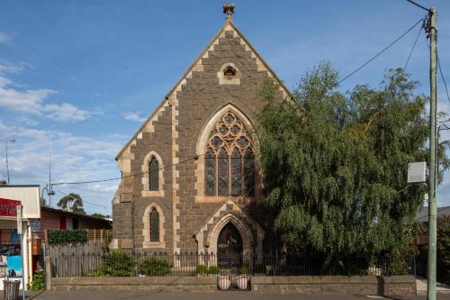 Campbell Town House | Exceptional Haven on High: Family-Friendly 4-Star Retreat