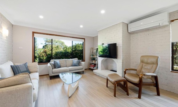 Mollymook Beach House | Highly Rated Haven On Jones: Family and Pet Friendly Stay