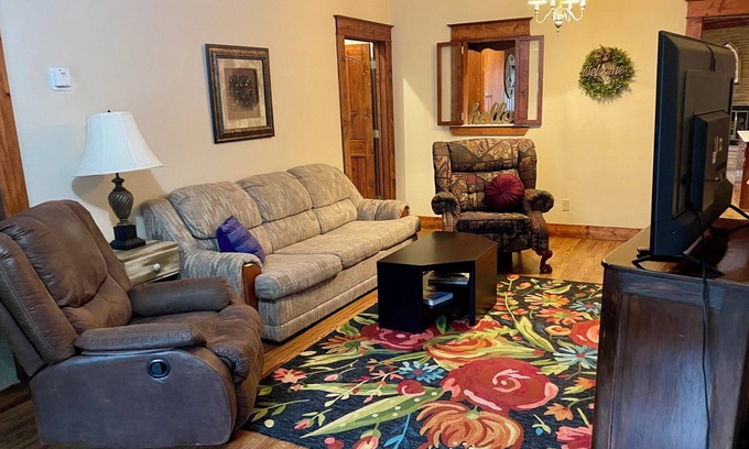 Pawhuska House | Discover Haven on the Hill: Guest Rated 9.6, Ideal for Families