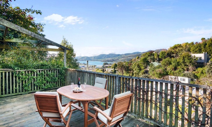 Stepneyville House | HAVEN VIEWS - NELSON HOLIDAY HOME, family friendly in Nelson