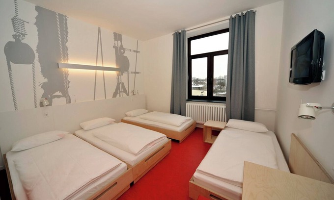 Nord-Mitte Hotel | Top-Rated Havenhostel Bremerhaven with Pool and Spa
