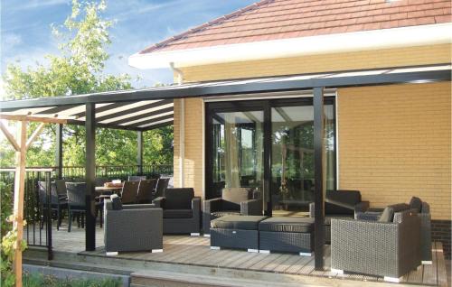 Maurik House | Relax at Havenhuis: 4-Star Retreat with Private Pool