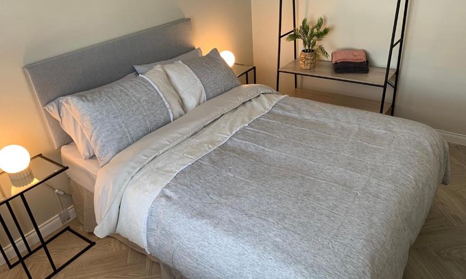 Belfast Apartment | Pet-Friendly Havens Nest: Highly Rated Family Getaway