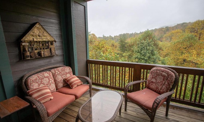 Foscoe House | Relax at Havens Rest with Pool, Spa & Family Amenities