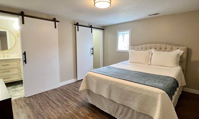 Alto Pass Apartment | Exceptional Havisham House Suite 88 with Wine Trail Access