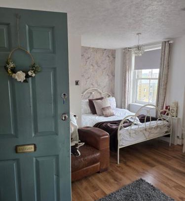 Rochester East Ward Apartment | Cozy Havisham Studio Flat in Rochester with Breakfast Included