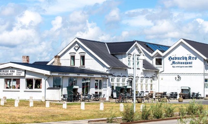 Sønderstrand Hotel | Welcoming Havneby Kro: Pet-Friendly Family Retreat
