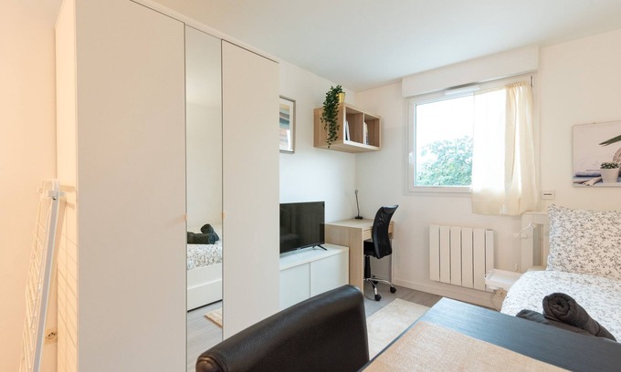 Noisy-le-Grand Apartment | Havre Élégant - Proche Paris et Disneyland