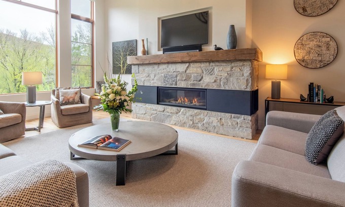 Mont-Tremblant House | Havre 115 Des Montagnes | Modern Ski-in/Ski-out Retreat
